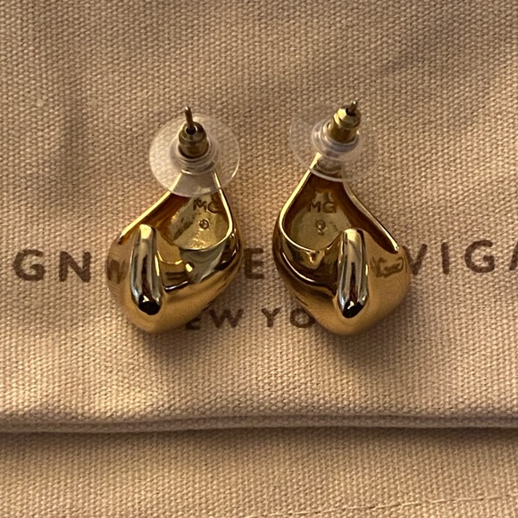 ⭐️⚜️NWOT Mignonne Gavigan Gold Sculptural Earrings!⚜️⭐️ - Picture 2 of 3
